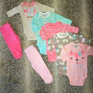 5 long sleeve onesies, 2 footie bottoms